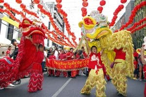 Bedeutung des Löwentanz und eine Chinesische Neujahrsparade in Bangkok, Thailand.